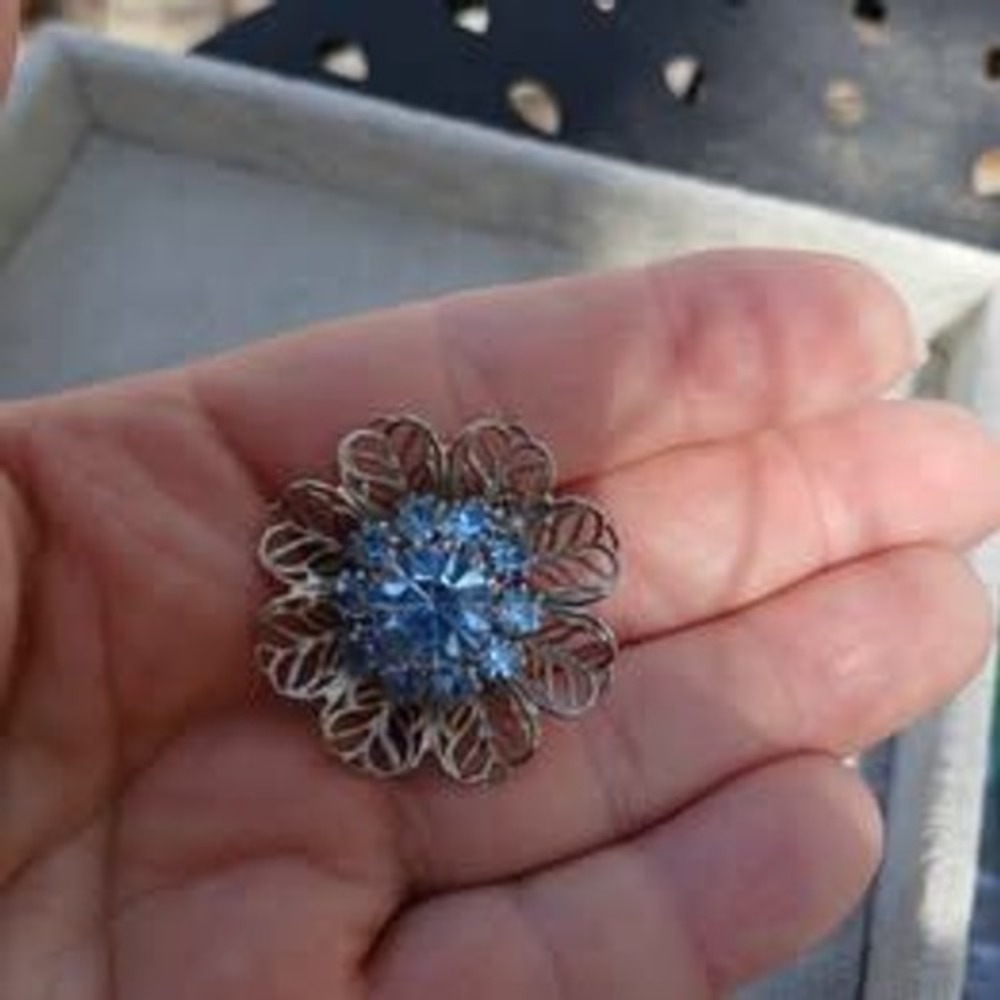 Vintage Brooch Lot Blue Gold Silver Tone Rhinestone Floral Snowflake Scatter - Picture 9 of 9